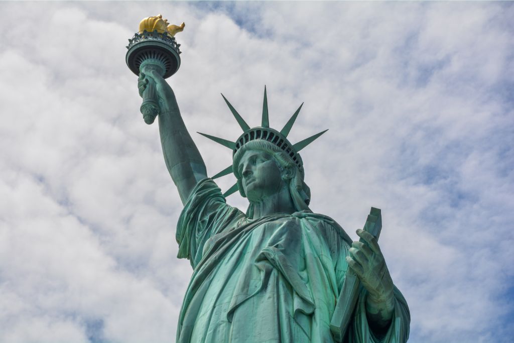 statue of liberty in close-up photography
